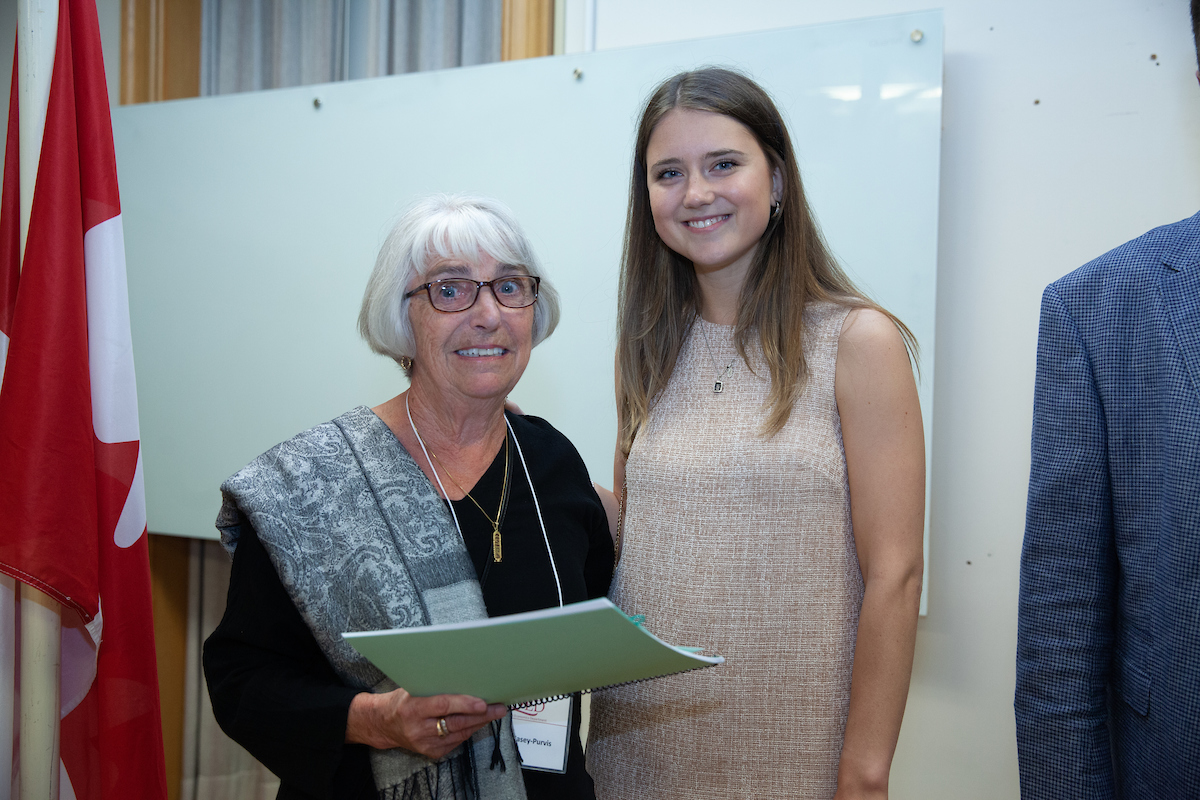 Juliette Deck-Remillard receives Purvis Prize from Trish Purvis